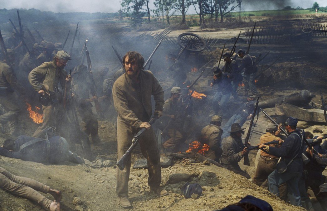 2003年電影《冷山》，講述的正是美國南北戰爭期間，由裘德洛飾演的南方邦聯軍人想...