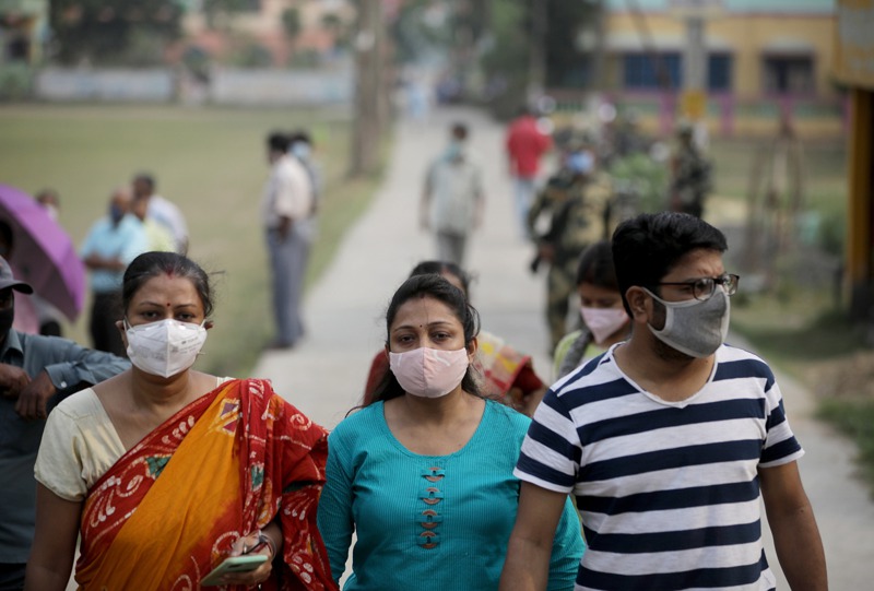 新冠肺炎持續肆虐全球，其中印度作為人口超過13億的大國，見證嚴峻的「逐步式激增」，22日新增逾31萬例新冠肺炎確診病例。法新社