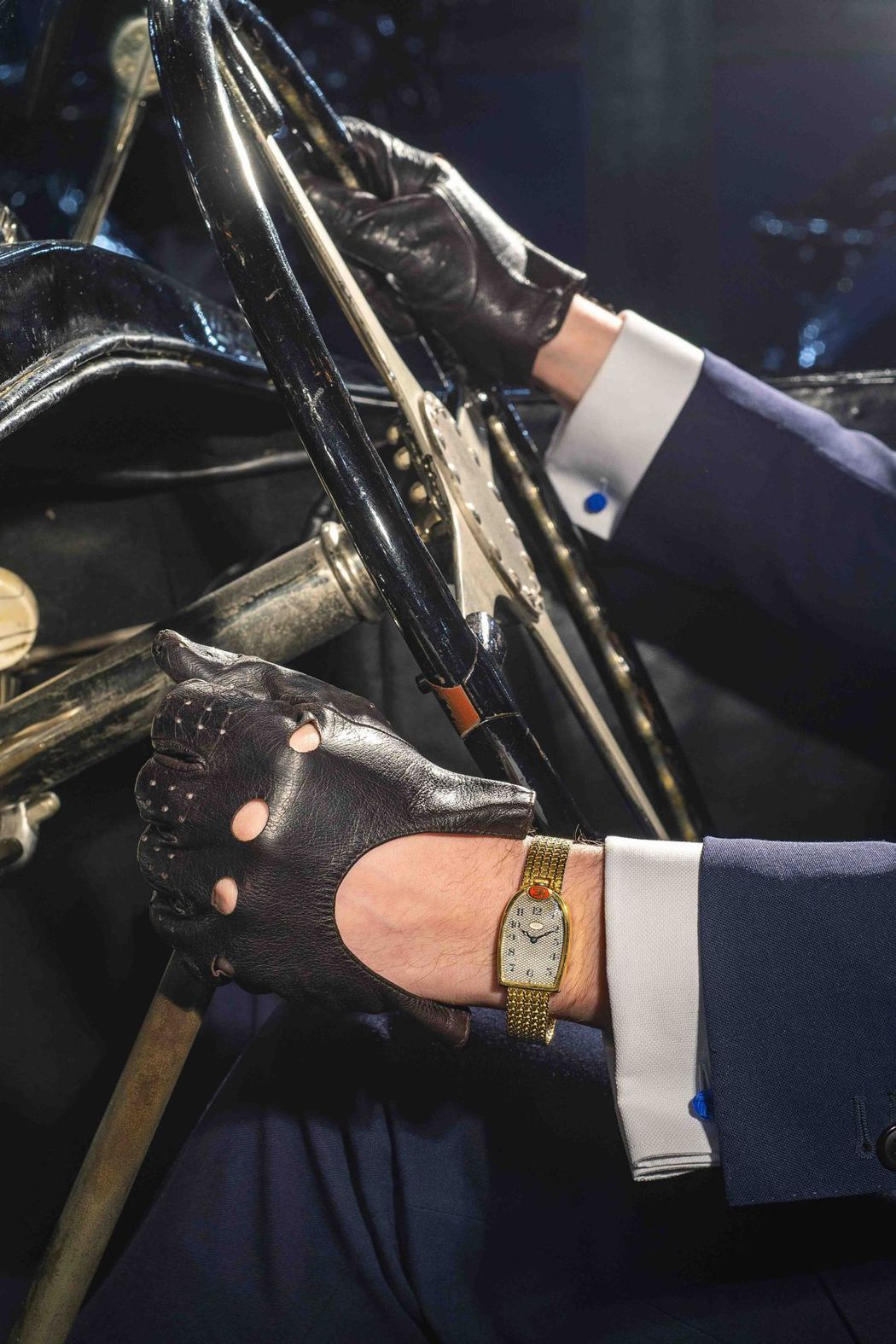Bugatti的水箱護罩造型為MIDO美度表帶來了設計靈感，品牌不僅以此打造全新...