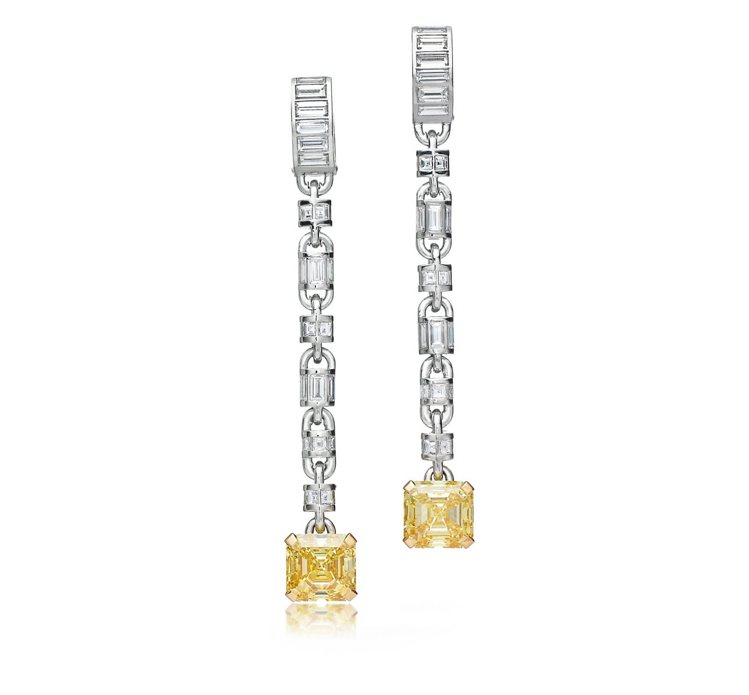 Andra Day配戴Tiffany鉑金與18K金鑲嵌黃鑽與鑽石耳環，價格店洽。圖／Tiffany提供