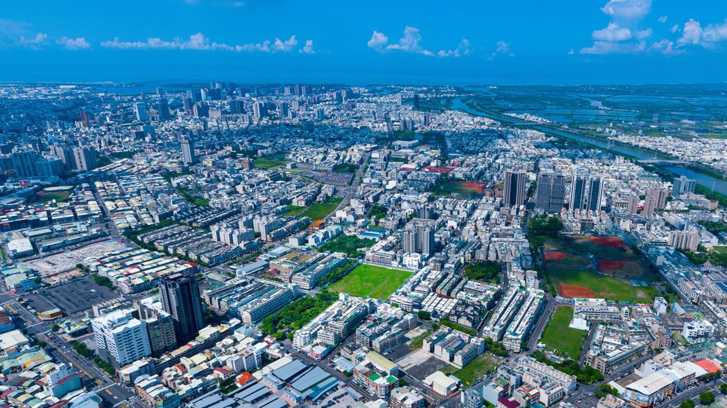 鄭子寮重劃區位於台南市北區正核心區位，且擁有市中心稀有高綠覆率、低密度優勢。(圖...