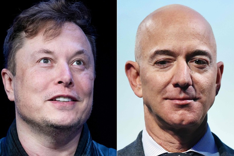 美國航太總署日前選中馬斯克（左）的SpaceX作為開發新一代登月載具的廠商。但亞馬遜創辦人貝佐斯（右）顯然對他的藍色起源沒能勝出心有不甘，27日正式具狀提出抗議。法新社