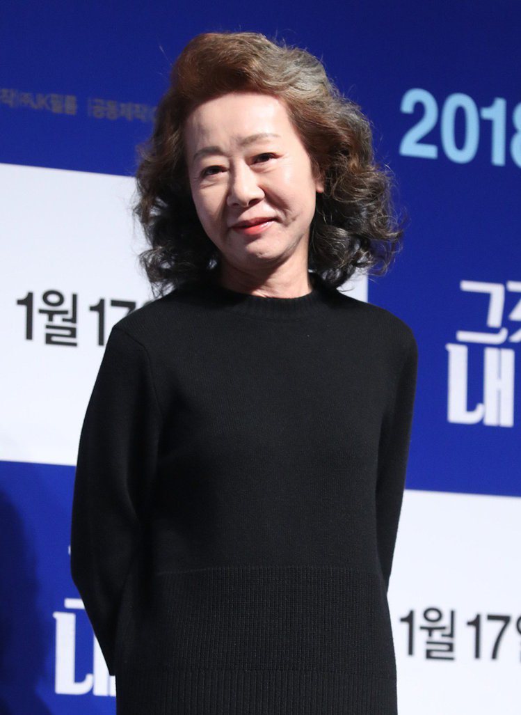 尹汝貞以「夢想之地」拿下奧斯卡獎最佳女配角。（歐新社）