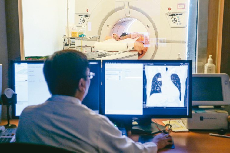 低劑量電腦斷層可檢出極微小的肺癌病灶。本報資料照片