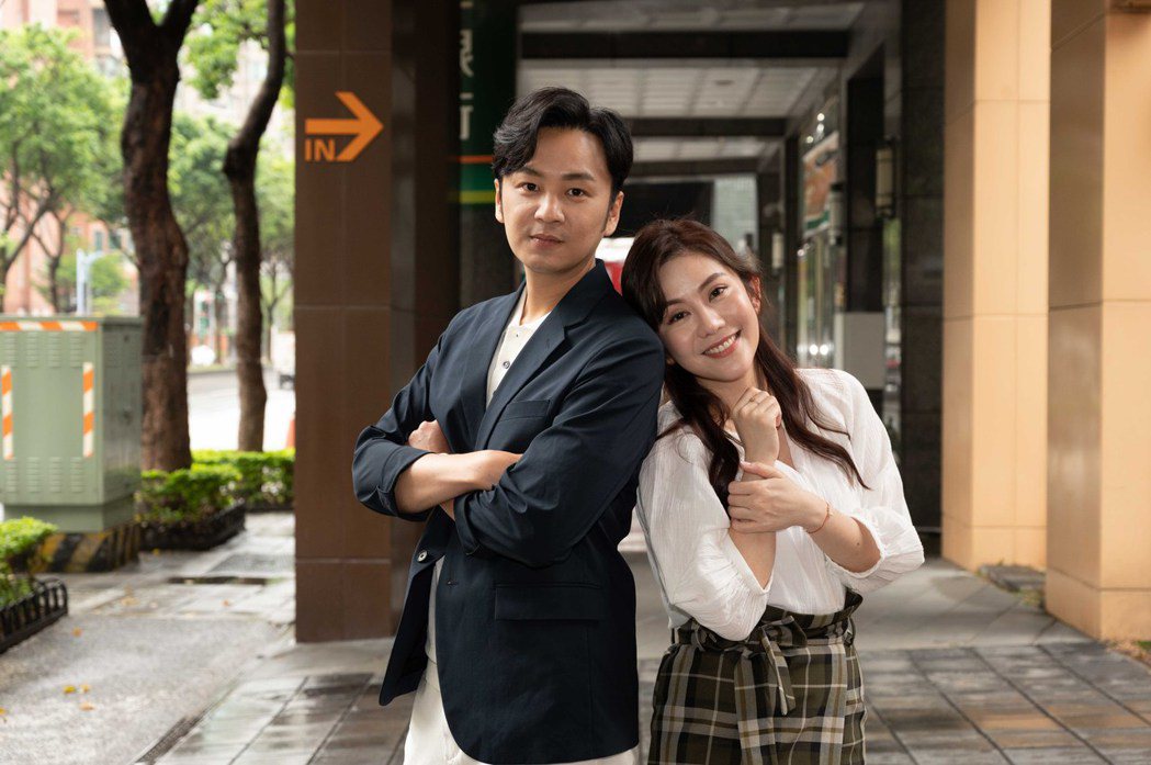 張書偉(左)和王宇婕加入「女力報到愛情公寓」陣容。圖／TVBS提供