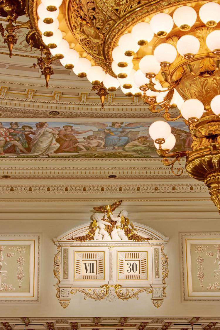 森帕歌劇院的五分鐘字鐘，自1838年始至今，180年的歷史，是一部隱藏的德國文化時間史。圖 / 朗格提供。