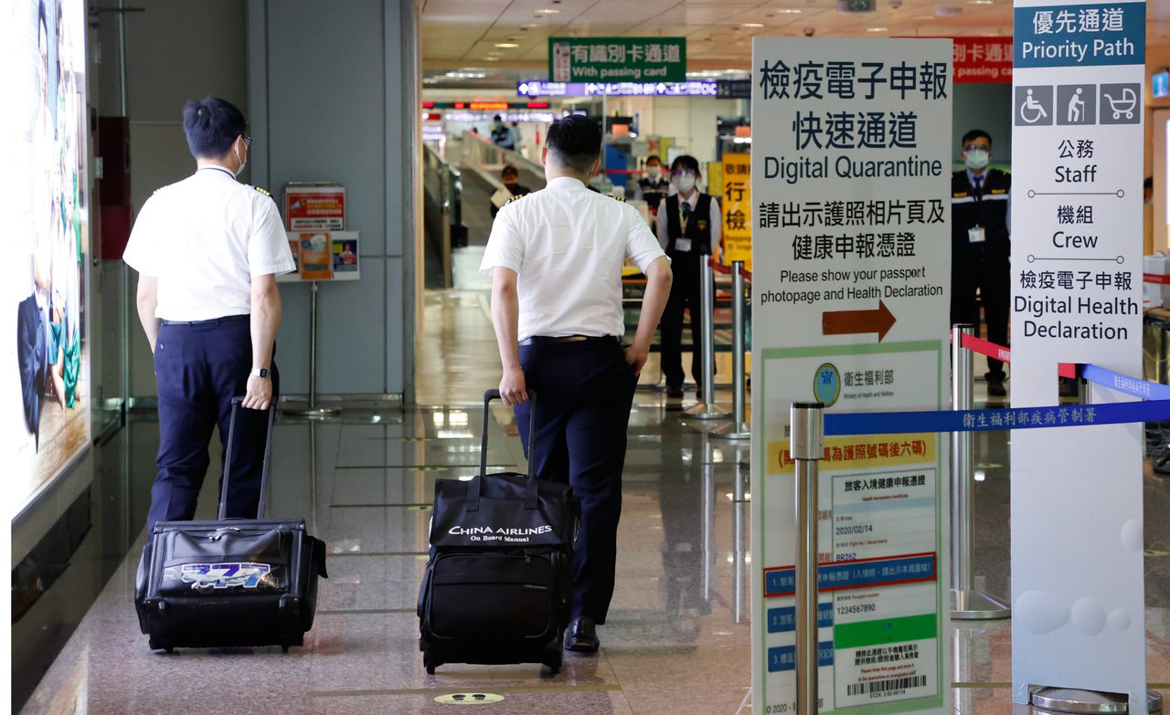 台灣華航機師同住在一起的家人之中，已經有多位遭到感染，這樣感染率高嗎？圖／聯合報系資料照片