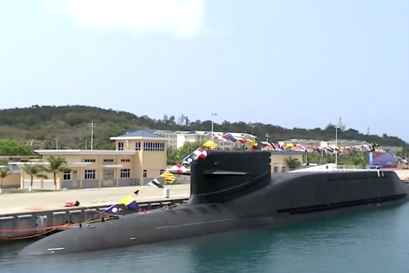 根據解放軍消息人士與軍事分析家，4月23日服役的094A型戰略核潛艦「長征18號艇」已配備巨浪3型潛射洲際彈道飛彈。新華社