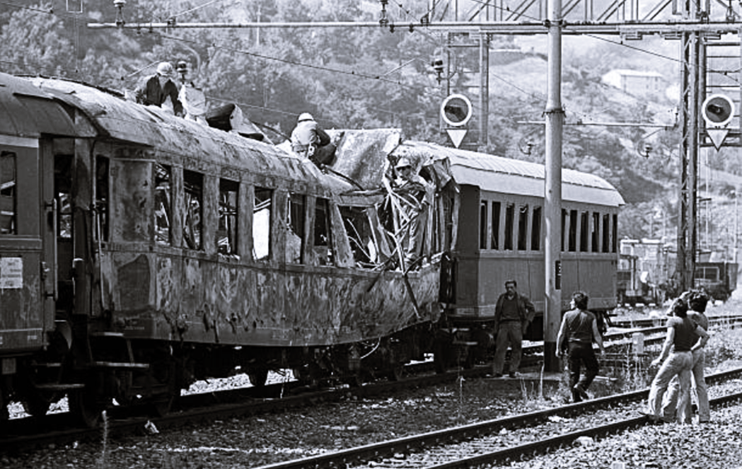 1974年8月4日的鐵路炸彈攻擊。一輛行駛羅馬－慕尼黑線的列車遭到不明人士攻擊，...