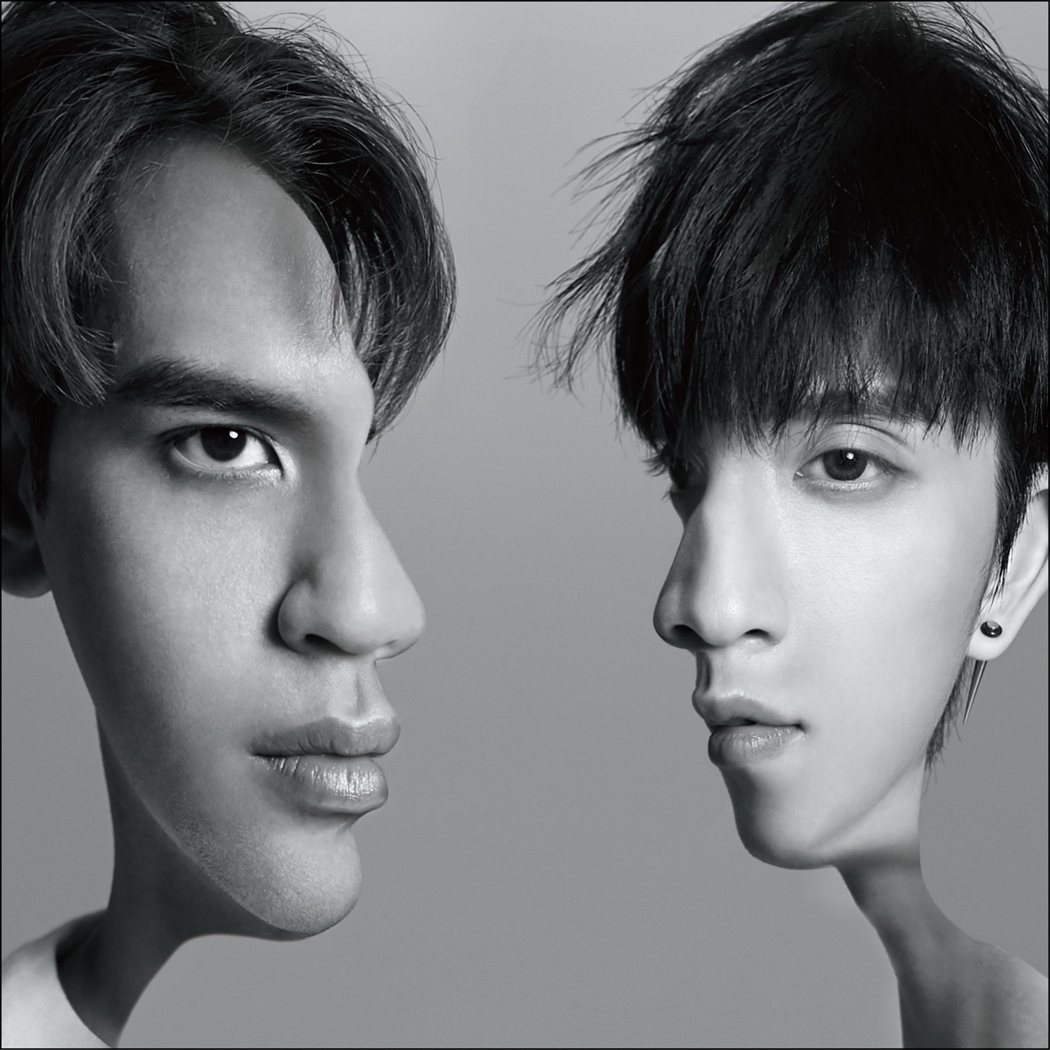 「九澤CP」陳零九(左)、邱鋒澤推出首張專輯「第四象限」。圖／滾石唱片提供