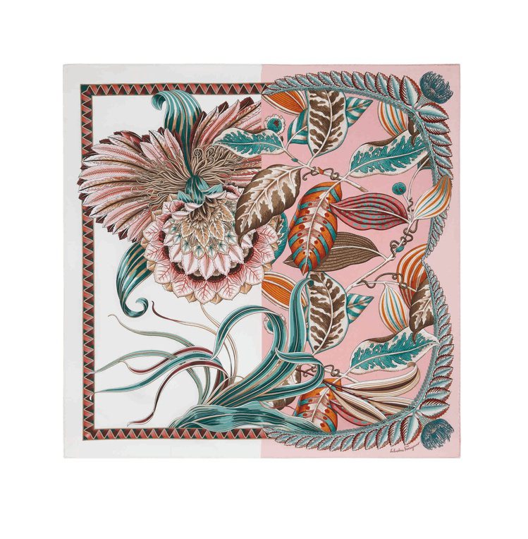粉色印花造型絲巾，15,500元。圖／Salvatore Ferragamo提供