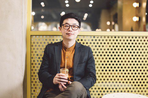 10年前，28歲的徐震與同樣身在倫敦的台灣設計人一起創立了「嘖嘖zeczec」。...