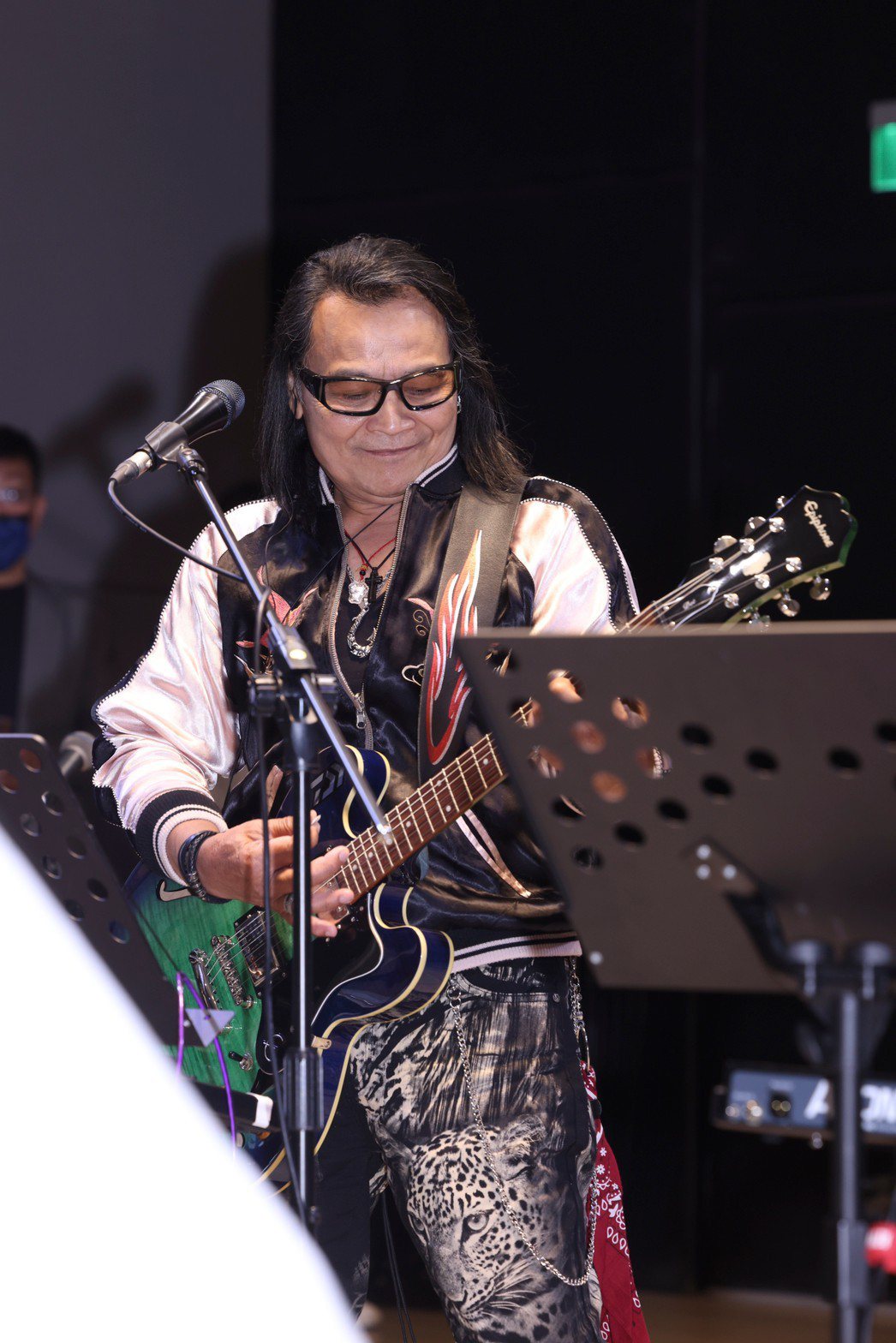 沈文程雖曾獲得台語金曲歌王，早期卻是以西洋搖滾樂起家。記者王聰賢／攝影