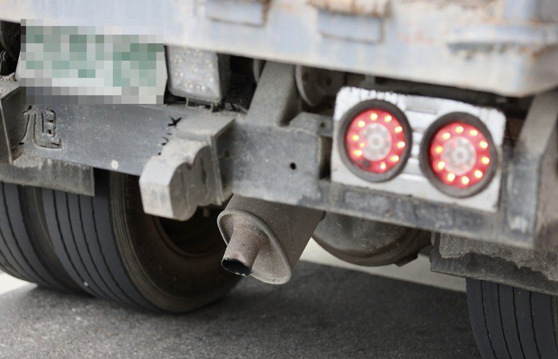 行政院環境保護署今天表示，重型柴油車六期排放標準9月如期上路。聯合報系資料照片／記者許正宏攝影