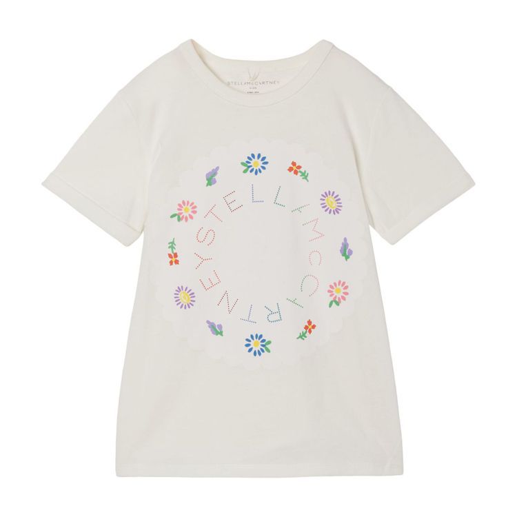 Stella McCartney的女童裝以刺繡呈現品牌英文字母及花卉圖案。圖／Stella McCartney提供