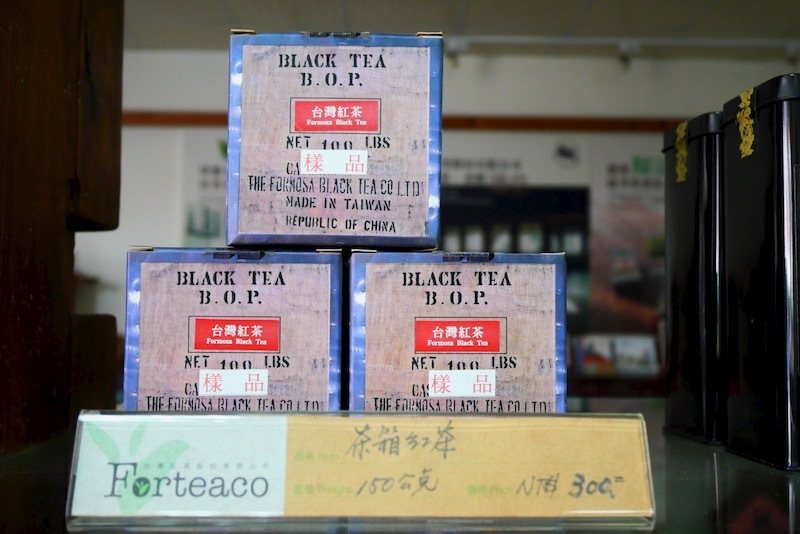 復刻版茶箱的台灣紅茶小包裝。
