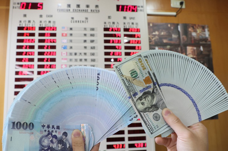 專家分析，台灣目前看起來情況通膨的危機還沒這麼嚴重，主因是新台幣升值抵消進口物價上漲壓力，但很難保證新台幣會一直這麼強。圖／聯合報系資料照片