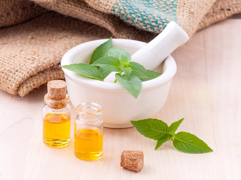 除了洗手和口罩防護，建議同時使用藥草精油來提升免疫力。 圖／pixabay