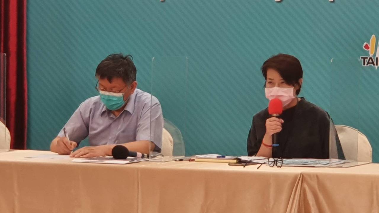 台北市長柯文哲、副市長黃珊珊下午舉行防疫記者會。聯合報系記者楊正海／攝影