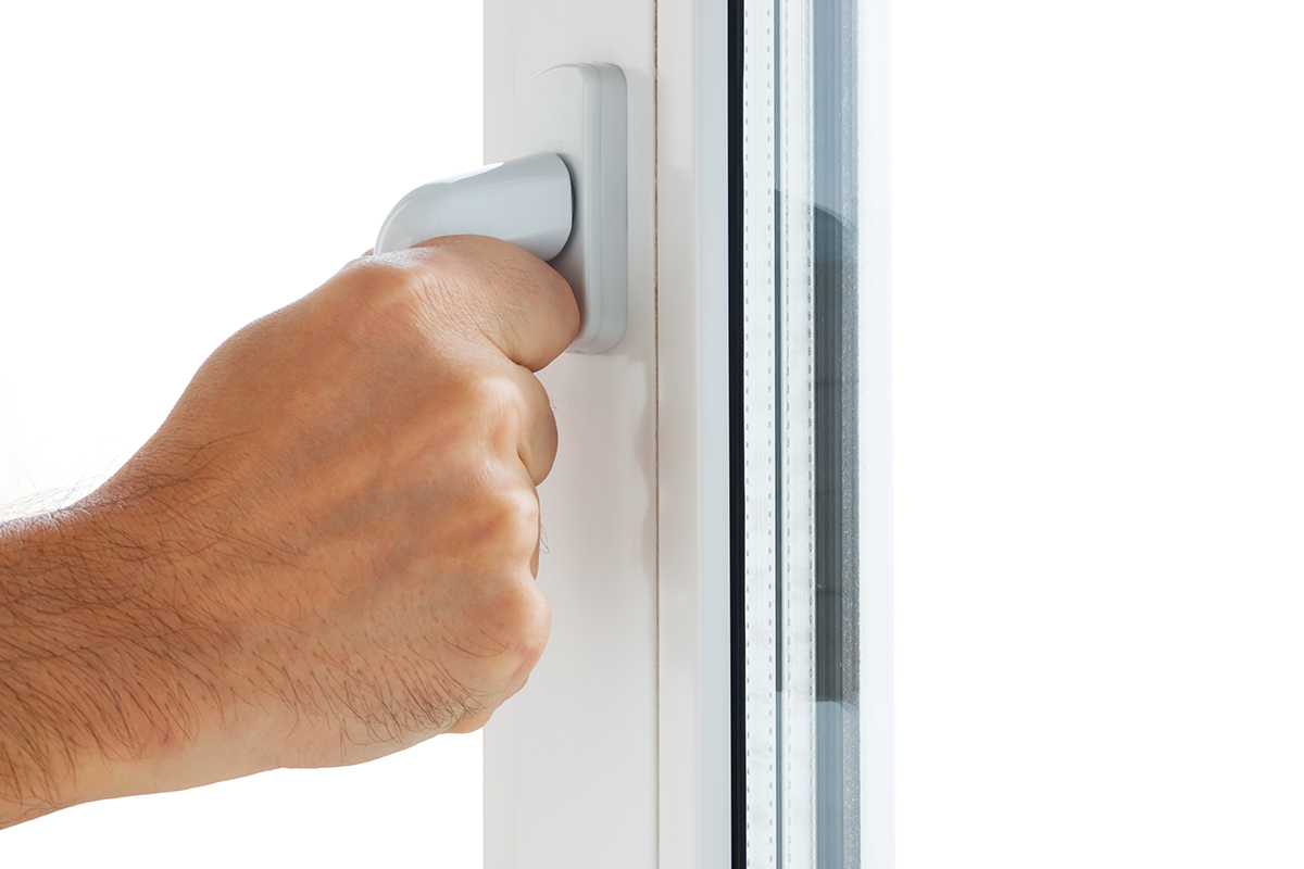 最簡單的、最大的效益就是打開你家的窗戶使家庭空氣流通。