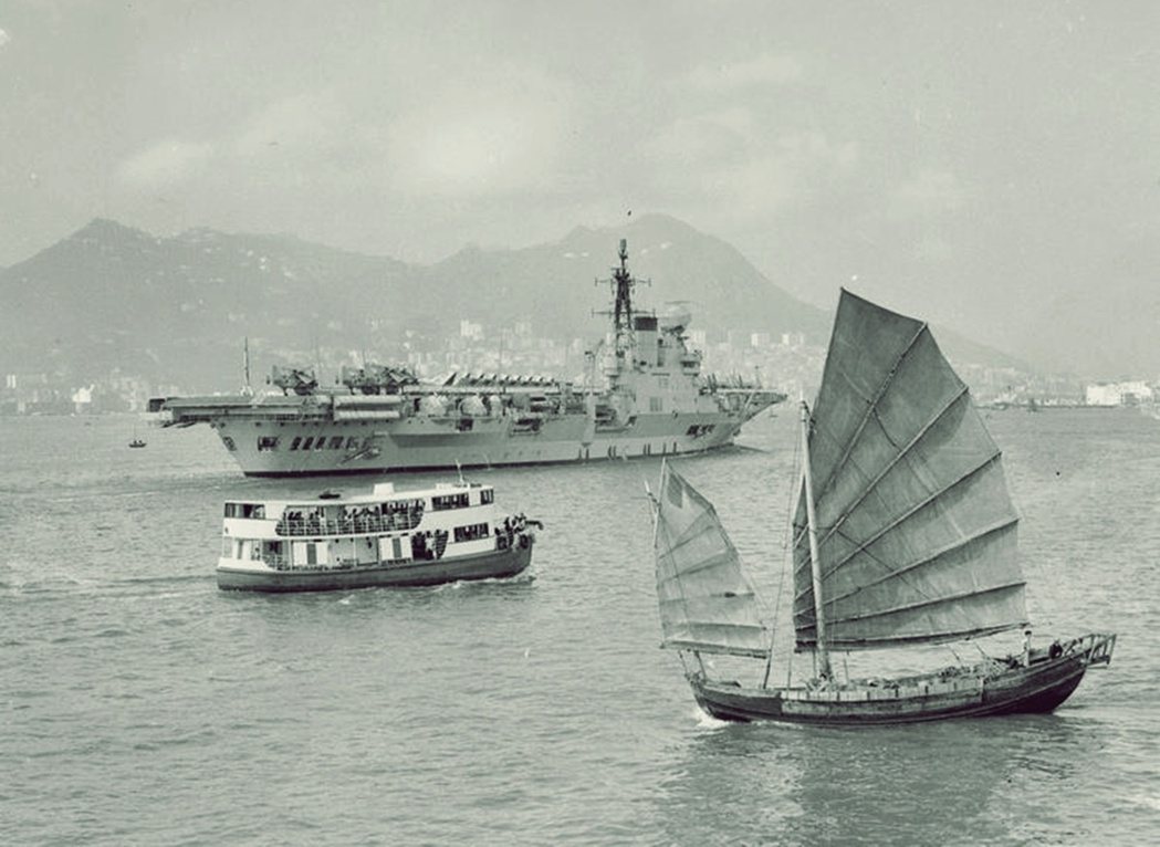1960年代香港，勝利號航空母艦。 圖／英國皇家海軍