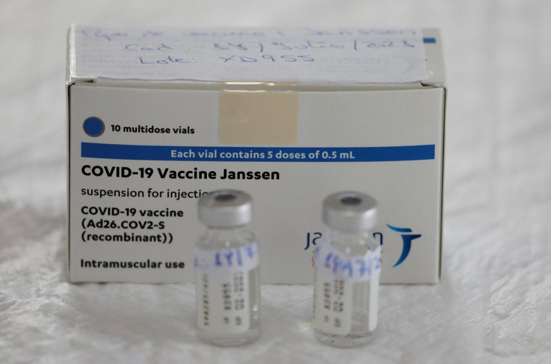 佛光山所屬的佛光會表示將捐出50萬劑嬌生疫苗。  圖／路透