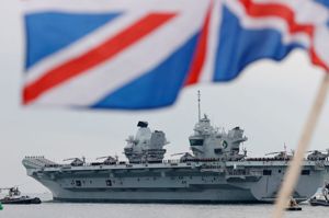 英國航空母艦伊麗莎白女王號將在24日展開為期6個月以上的印太地區處女航。圖為此航母1日離開普利茅斯海軍基地，前往蘇格蘭參加演習。法新社
