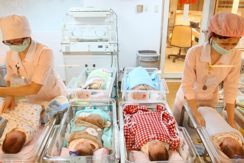 台灣婦產科醫學會理事長黃閔照坦言，如果婦產科醫護染疫，影響的不只是醫院，還有許多不能延後、等待生產的孕婦與新生兒。圖為示意圖。圖／聯合報系資料照片