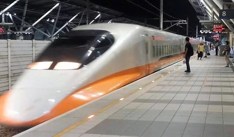 交通部長王國材說，雙鐵將暫停自由座、站票到6月14日。聯合報系資料照