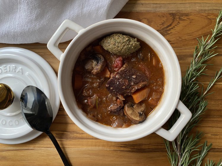 Beef stew with tomatoes.  Photo/Provided by Manolo Blahnik