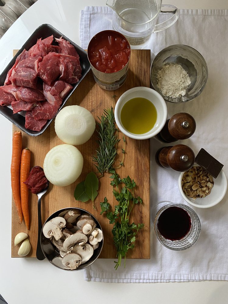 Ingredients for tomato beef stew.  Photo/Provided by Manolo Blahnik