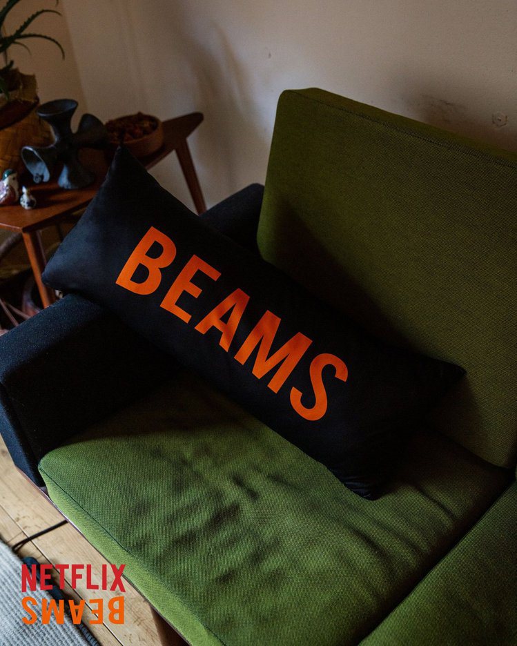 線上影音串流平台Netflix和BEAMS合作，推出聯名系列居家服飾與家飾品。圖／摘自instagarm