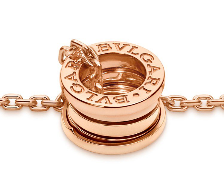 BVLGARI B.zero1系列玫瑰金三環項鍊，約14萬3,100元。圖／寶格麗提供