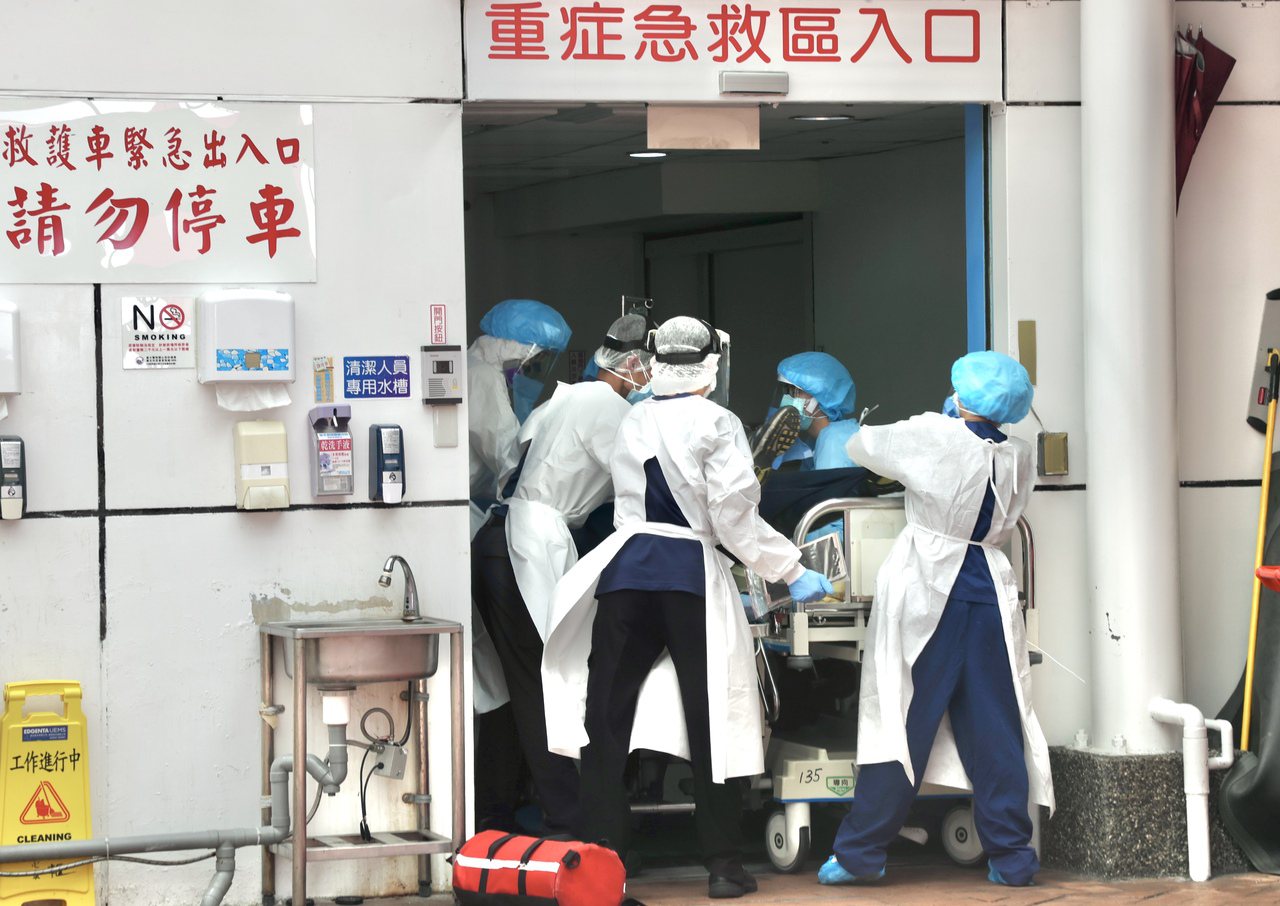 台灣新冠肺炎疫情延燒，近日出現多名患者於家中猝死，醫界觀察恐與「隱形缺氧」有關。

本報資料照片