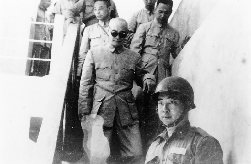 1958年8月20日，台海局勢緊張，蔣中正總統到小金門巡視，3天後砲戰就爆發，但當時台灣軍方原本判斷共軍先打馬祖，而不是金門。圖／郝柏村提供