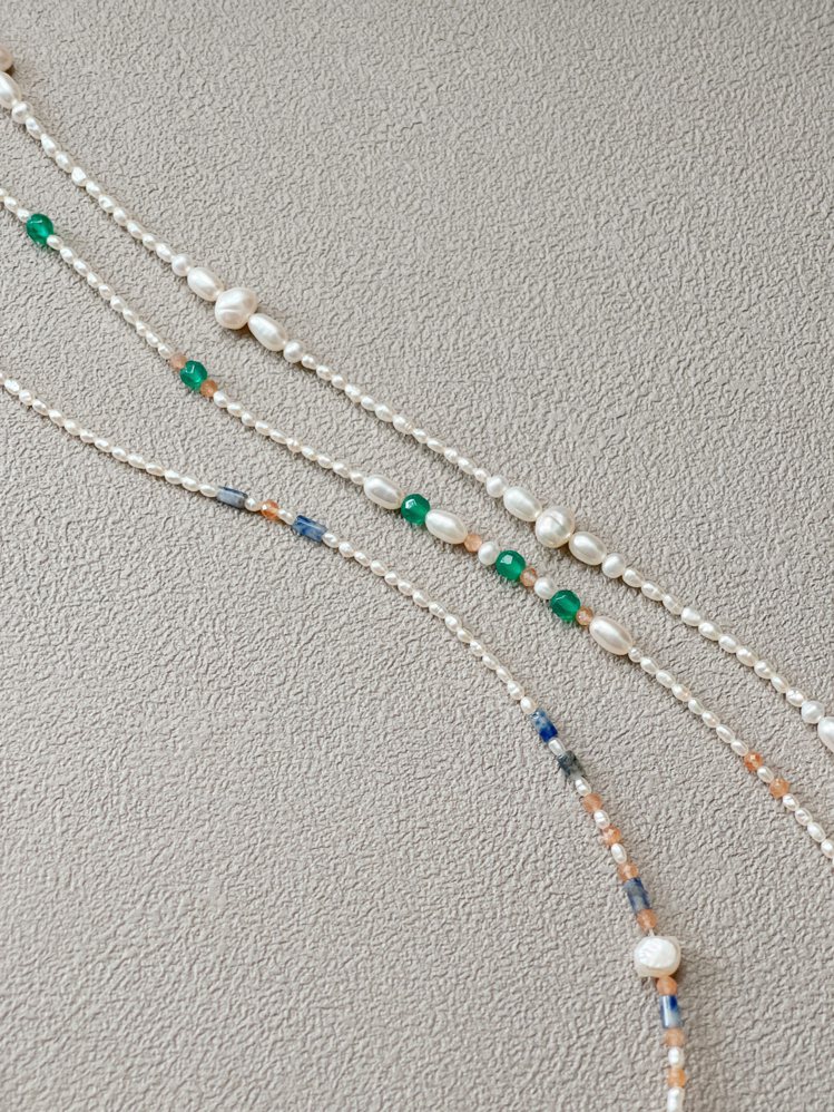 OLIVIA YAO JEWELLERY口罩鍊材料包2款式，上至下分別為珍珠、綠玉瓍、蘇打石。圖／OLIVIA YAO JEWELLERY提供