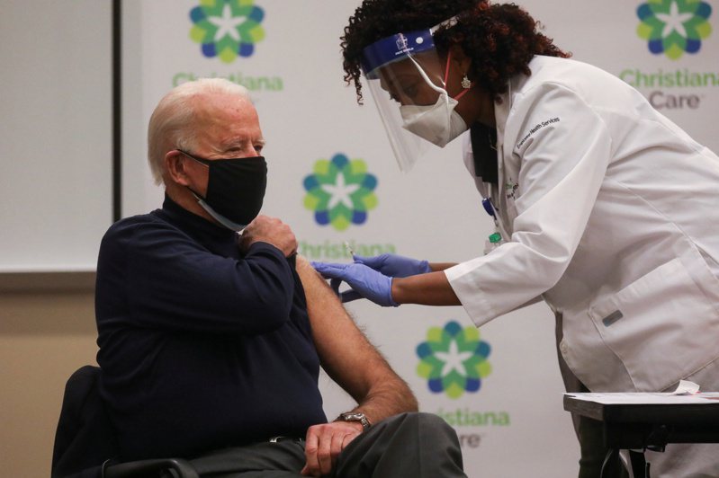 美國總統拜登去年12月接種新冠疫苗。  路透