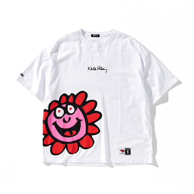 Stayreal與Keith Haring聯名系列微笑綻放寬版T恤1,480元。圖／Stayreal提供