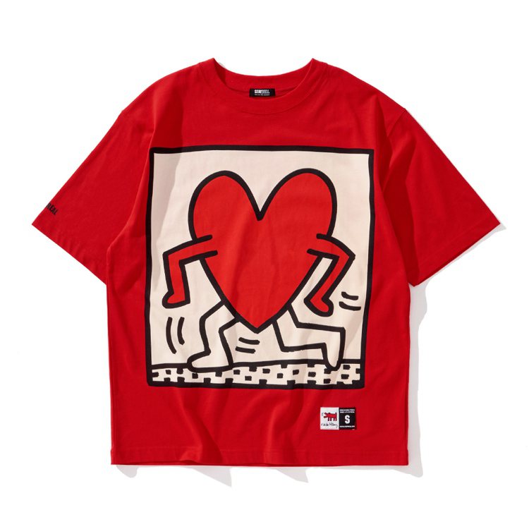 Stayreal與Keith Haring聯名系列奔跑吧愛心小人T恤1,480元。圖／Stayreal提供