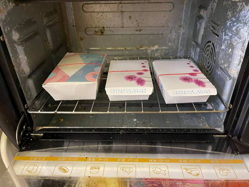 一位網友求助，說他把外帶買的便當「整盒」放進烤箱，意圖想用這樣的方式殺死上面的病毒。 圖／爆系知識家