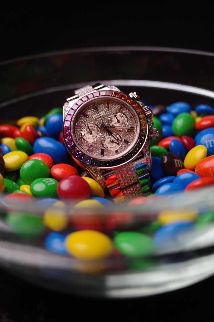 曾被趣稱為「彩虹圈」的勞力士迪通拿計時碼表，以寶石色彩的勻稱、和諧、流暢，因而受藏家喜愛。圖/受訪者提供