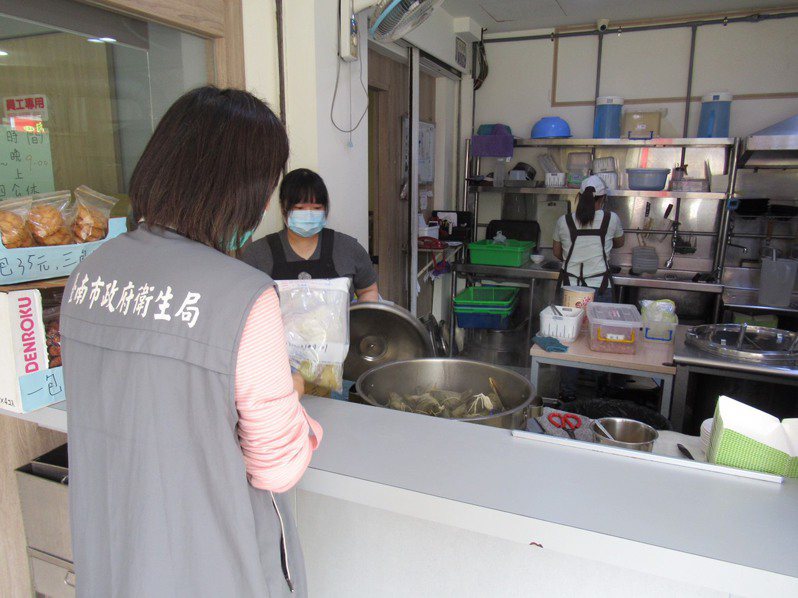 台南市衛生局抽檢市售端午節應景食品。圖／衛生局提供