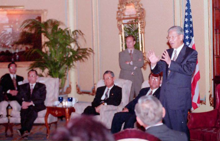 李登輝總統（右）接見州政府官員。圖/聯合報系資料照片