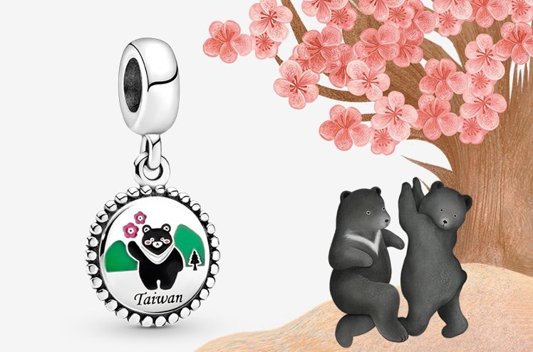 Pandora台灣限定款台灣黑熊925銀琺瑯吊飾，2,080元。圖／Pandora提供