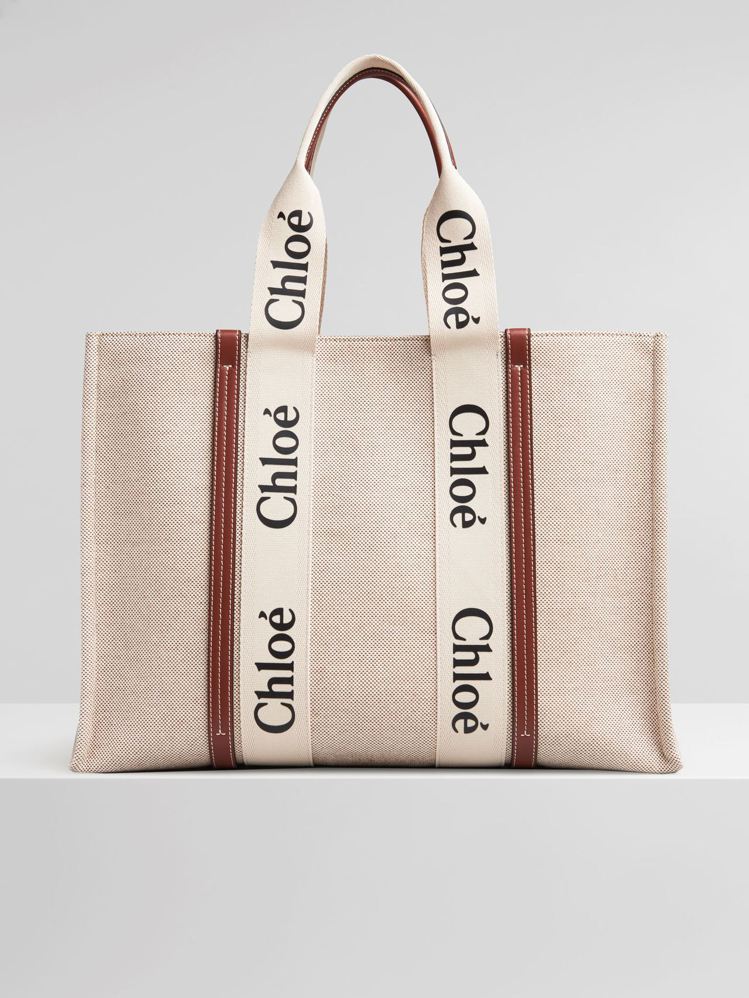Chloé Woody咖啡色皮革飾邊大型托特包，34,900元。圖／Chloé提供