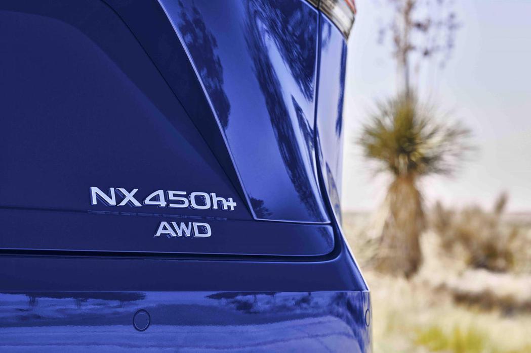 首次在品牌出現的插電式油電混合動力，擁有306匹的優異馬力。 圖／LEXUS提供
