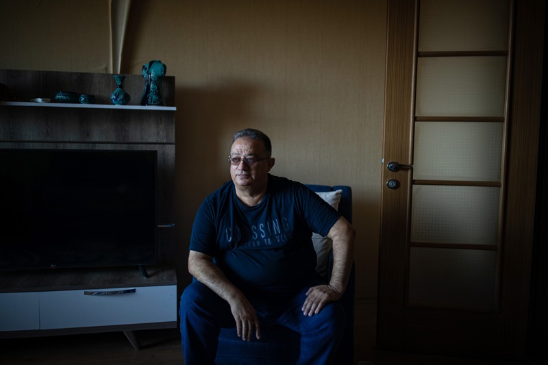 伊拉克人拉佐位於摩蘇爾市的舊家，6年前因美軍誤以為是IS汽車炸彈工廠而遭轟炸，妻女皆喪生，但他逃過一劫。圖為他在艾比爾市的新家。圖╱紐約時報