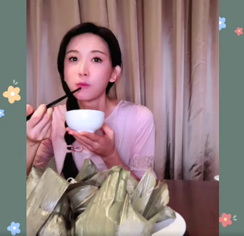 林志玲PO吃粽子影片。圖／摘自臉書