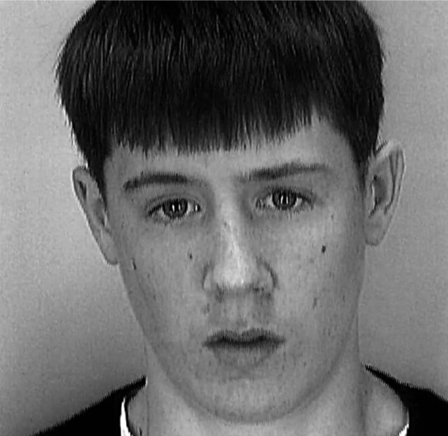 美国38岁男性Kipland Kinkel 15岁时持枪杀死父母和2名同学，还炸伤25人。图／取自(photo:UDN)