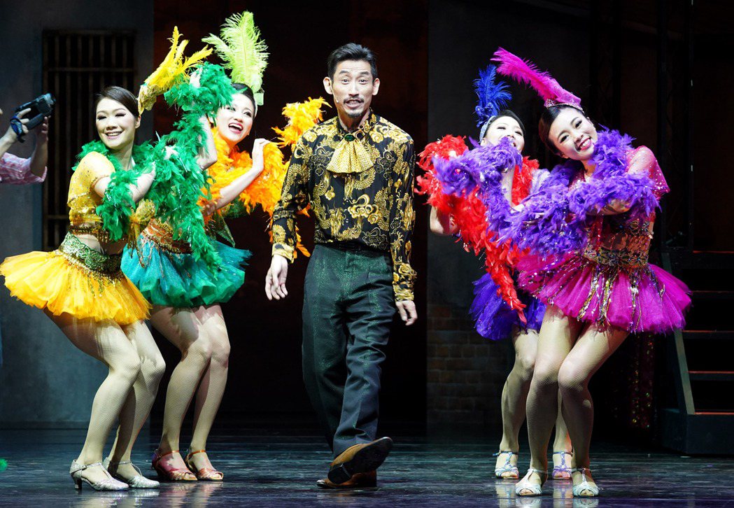 陳竹昇演出的音樂劇「結婚！結昏？辦桌」，因疫情最近宅在家。圖／綠光劇團提供